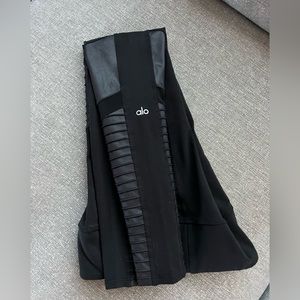 Alo Yoga Moto Legging